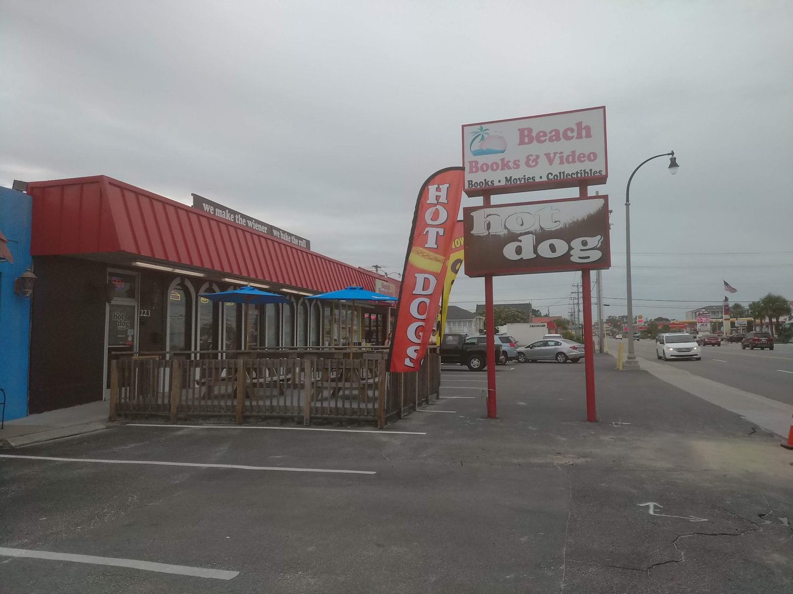 Plaza pylon signs on Sea Mountain Hwy